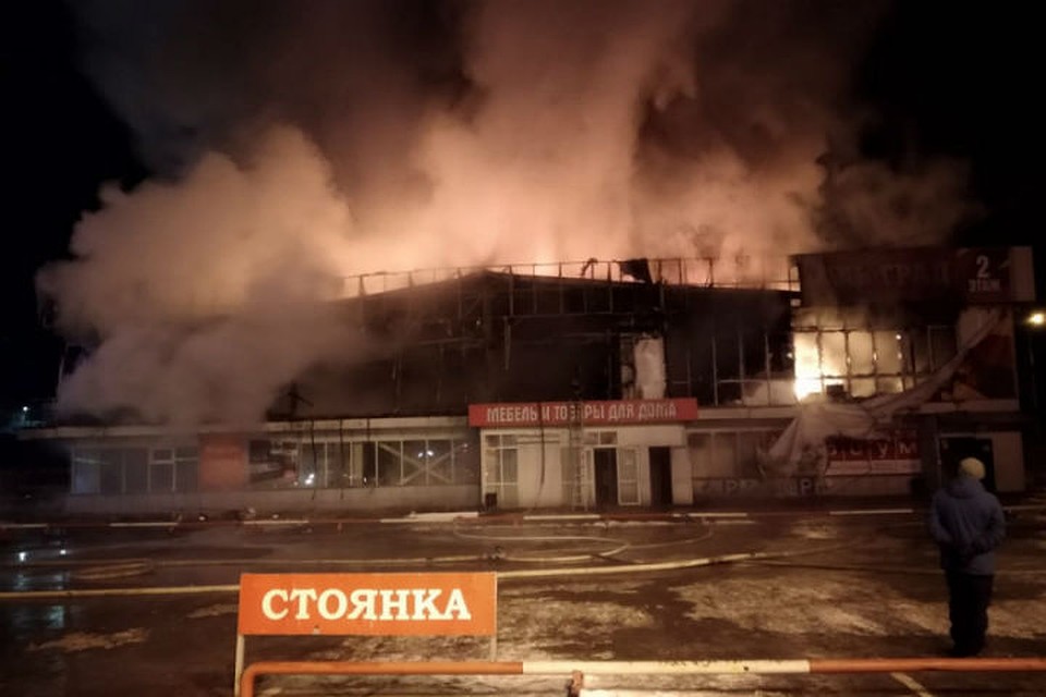 мебельный иркутск сгорел. мебельный иркутск сгорел. мебельный центр москва пожар иркутск. сгорел мебельный магазин. пожар зима.